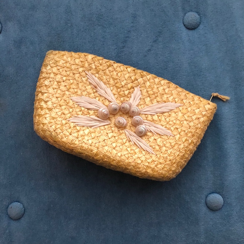 Vintage woven clutch with raffia flower and shells
